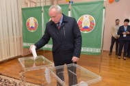 Председатель Витебского облисполкома Николай Шерстнёв проголосовал на парламентских выборах (17.11.2019)