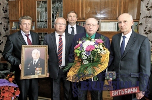 .Егоров, В.Терентьев, П.Подгурский, Е.Червяков, замначальника Витебского отделения БЖД А.Гончар. Фото Олега КЛИМОВИЧА.