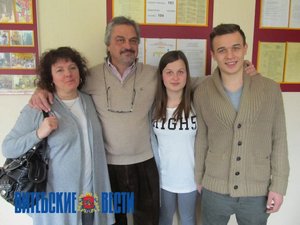 Иван и Дарья со своими итальянскими родителями. Фото: Наталья Рыжкова