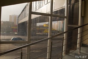 Торгово-развлекательный центр в Билево и надземный переход, который к нему ведет. Фото: Игорь Матвеев