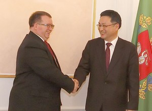 Южнокорейского посла принимал заместитель председателя областного исполнительного комитета Олег Мацкевич