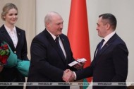 
 Александр Лукашенко представил в Витебске нового губернатора
(15.12.2021)  
    